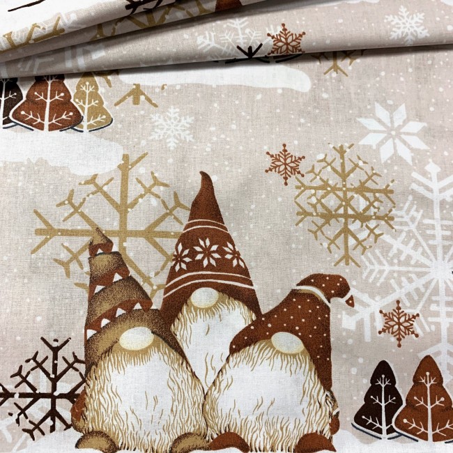 Bavlnená látka - Vianoční trpaslíci a snehové vločky béžová